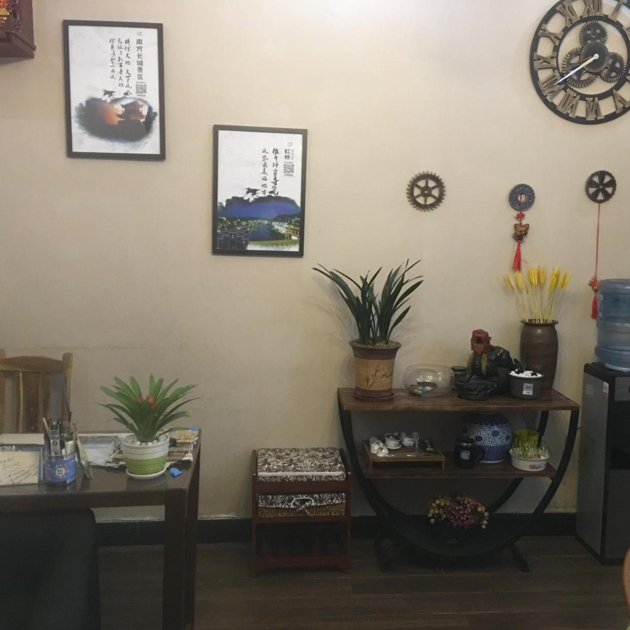 Fenghuang Little Bear Family Guest House Exterior foto