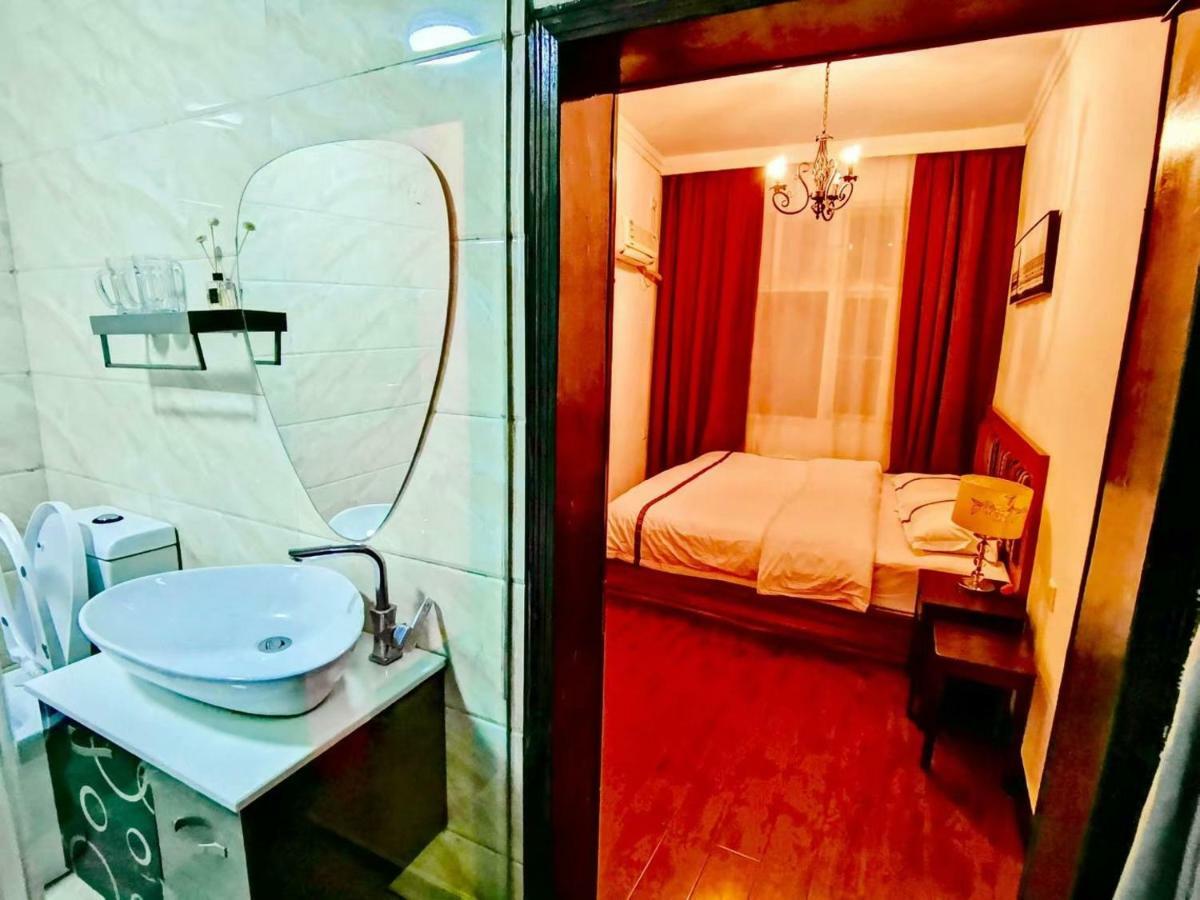 Fenghuang Little Bear Family Guest House Exterior foto