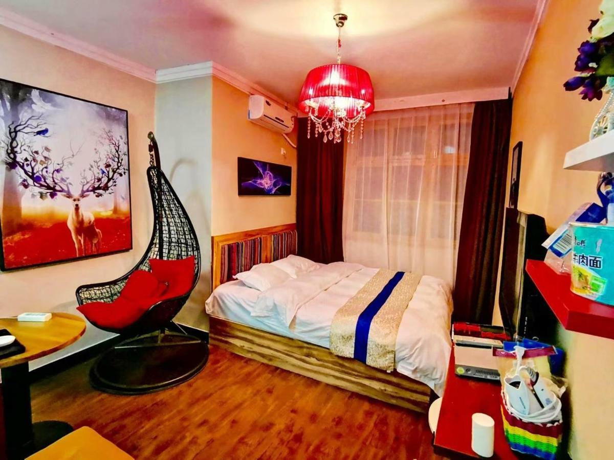 Fenghuang Little Bear Family Guest House Exterior foto