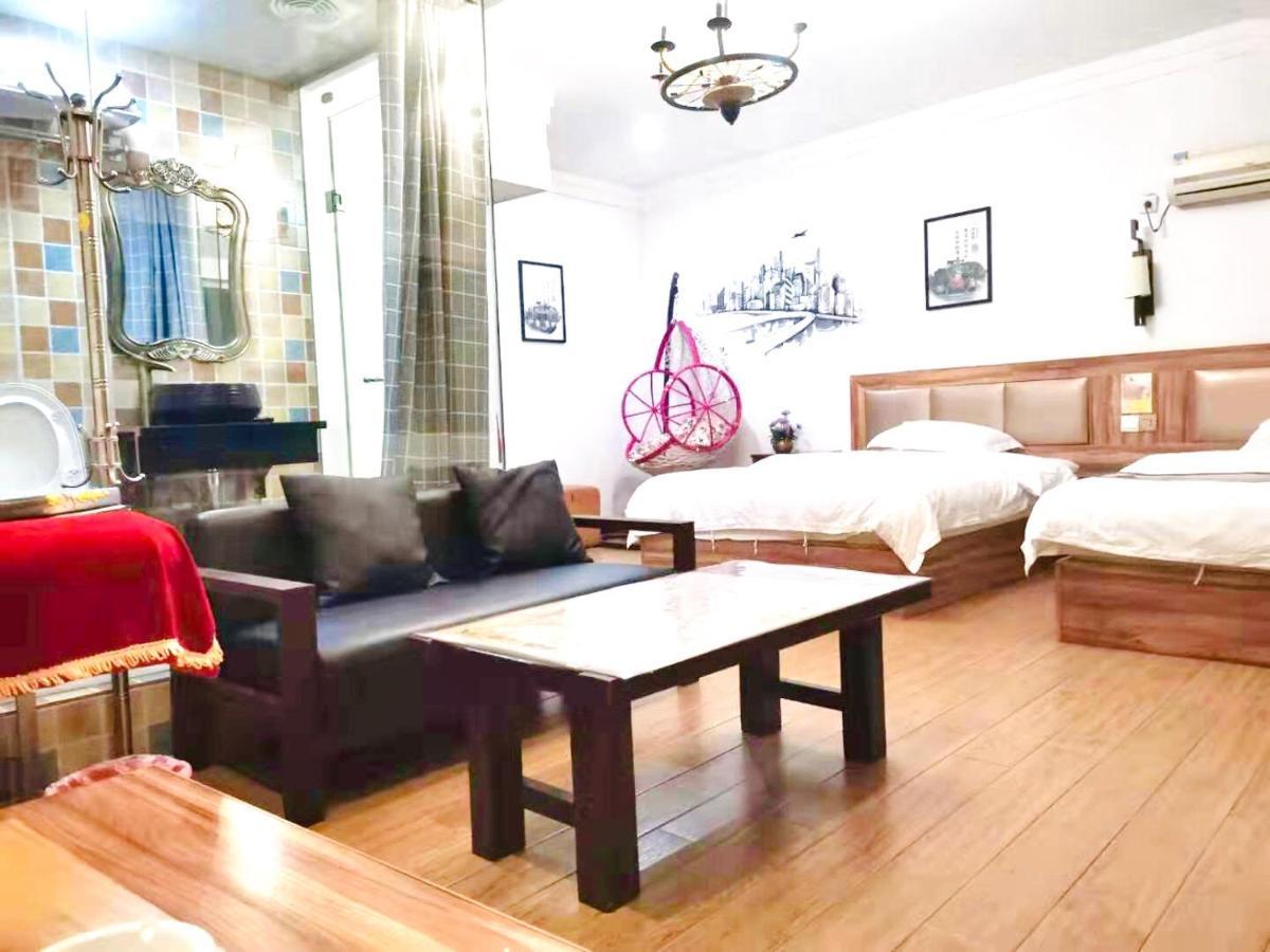 Fenghuang Little Bear Family Guest House Exterior foto