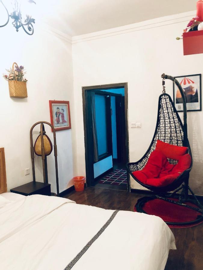 Fenghuang Little Bear Family Guest House Exterior foto